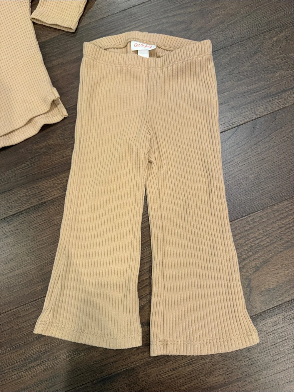 Cat & Jack Ribbed Knit Set in Tan/Brown Size 2T  - C39-158